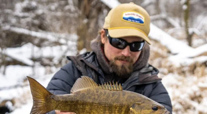690 | Catching Big Smallmouth Bass with James Hughes – Schultz Outfitters, Fly Design, Fleein’ Cray Catching Smallmouth bass