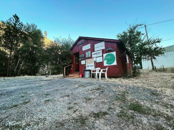 red shed fly shop