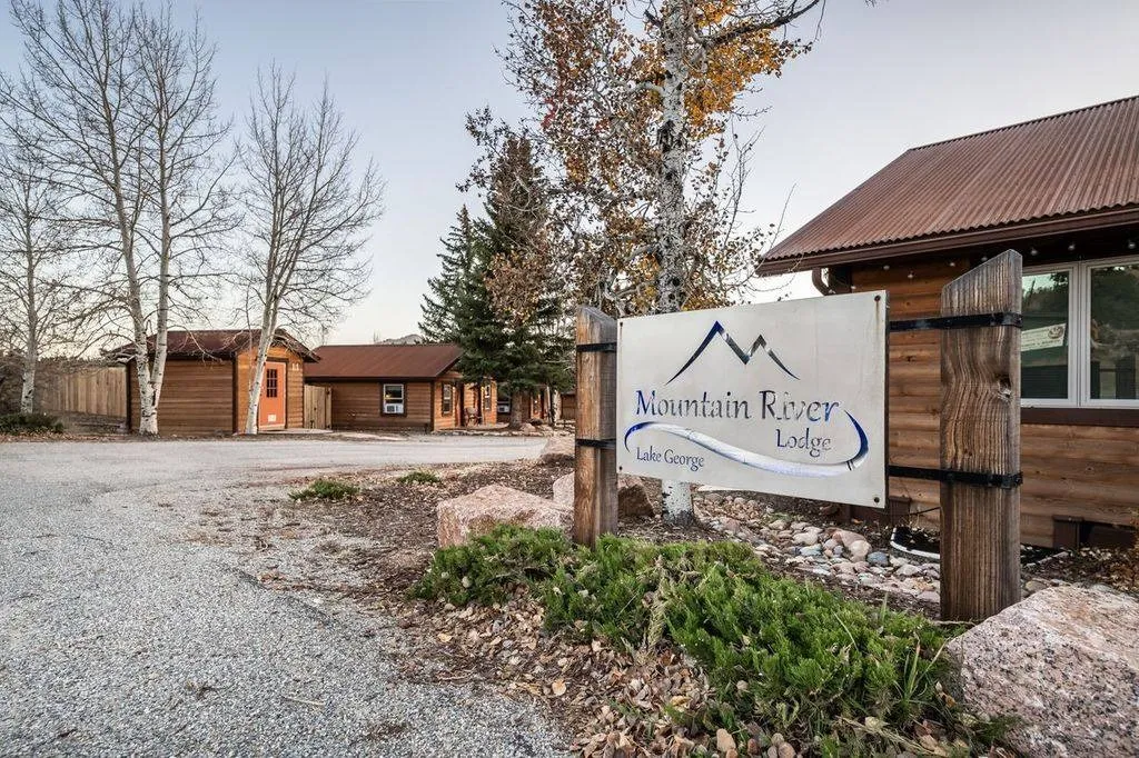 Mountain River Lodge 