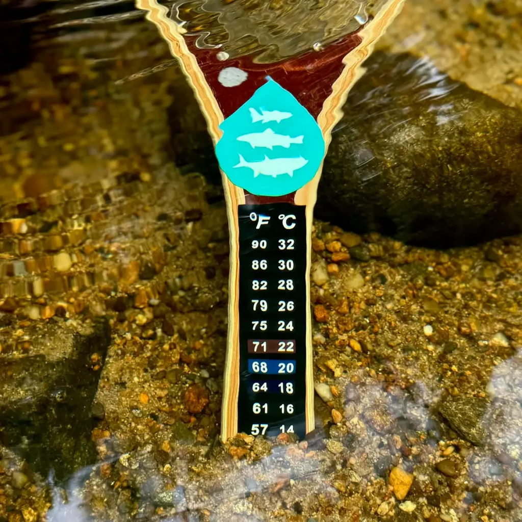 Keep-Fish-Wet-Thermometer.